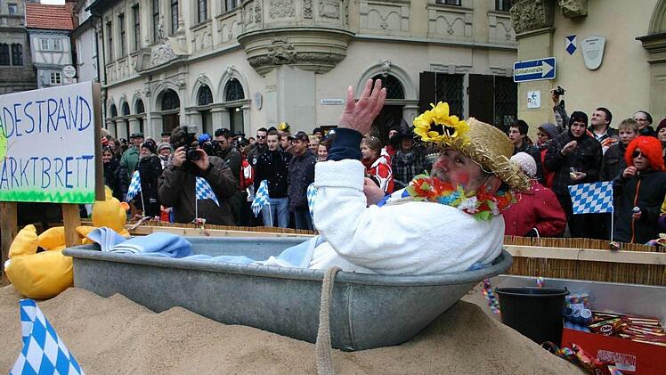 Bürgermeister Hegwein geht baden.