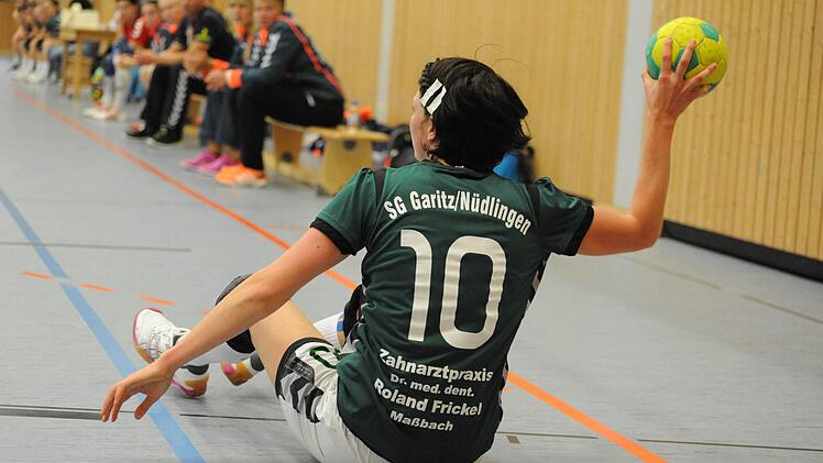 Emotional am Boden waren die Frauen der SG Garitz/Nüdlingen nach der mehr als unglücklichen Niederlage in Marktredwitz. Gegen die TS Herzogenaurach wird das Team wieder aufstehen. Erst recht, wenn das Publikum dabei hilft. Foto: Hopf