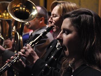Wenn die Rhöner Straßenmusikanten sich ins Zeug legen, geht die Post ab. Foto: Peter Klopf