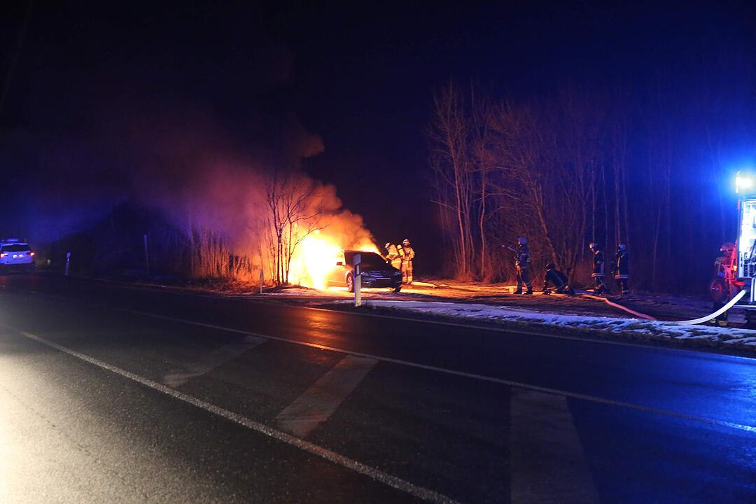 Oberfranken: Brandstiftung in Serie – mehrere Autos und Container brennen