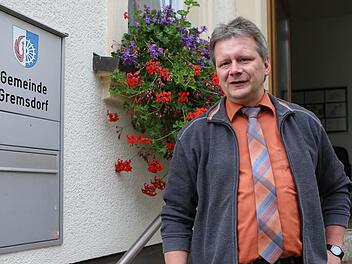 Hier geht Norbert Walter jeden Tag aus und ein: Im Rathaus schaut er nach der Arbeit vorbei.  Foto: Barbara Herbstjeden
