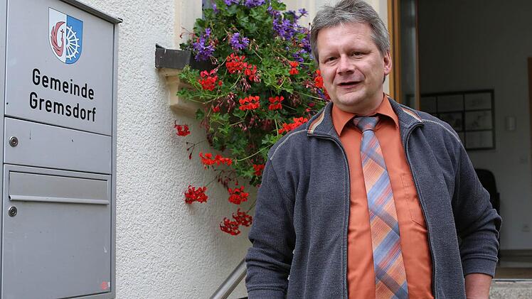 Hier geht Norbert Walter jeden Tag aus und ein: Im Rathaus schaut er nach der Arbeit vorbei.  Foto: Barbara Herbstjeden