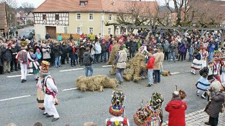 Der Umzug (oben rechts) beginnt beginnen. Foto: privat