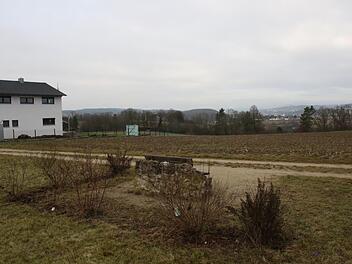 Blick auf das Gelände in Untersiemau, das das künftige Baugebiet "Weißenbrunner Höhe" darstellt