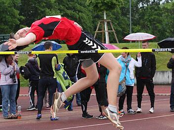 Tom Leidel vom TV Bad Brückenau wurde im Bad Kissinger Sportpark Kreismeister der M14 im Weitsprung, über 100 Meter und mit vorzüglichen 1,56 Meter auch im Hochsprung. Fotos: Nürnberger (21)