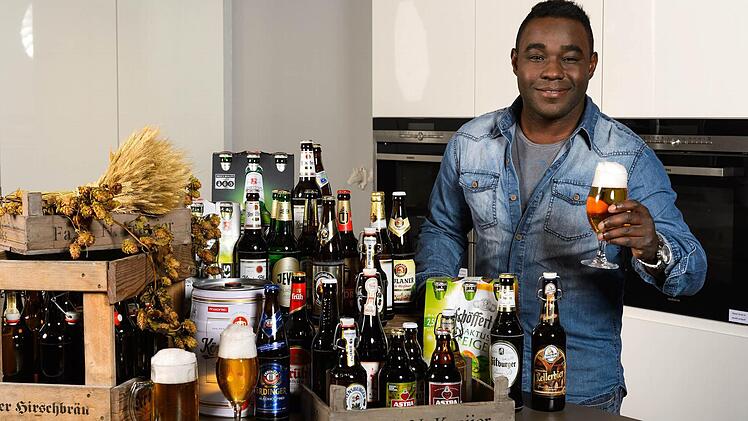 Koch Neslon testet im ZDF verschiedene Biersorten. Foto: Willi Weber/ZDF