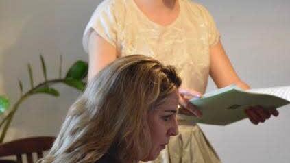 Claudia Raab und Beate Roux  Foto: Brentano-Theater