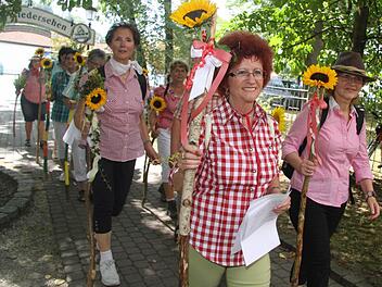 "Wandertag der Klasse 3 a der Max-Hundt-Schule" war das Motto, das sich diese Gruppe um Dieter Holzknecht gegeben hat. Sie wurden dafür mit einem Preis belohnt. Fotos: Sonja Adam