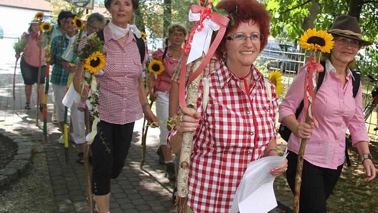 "Wandertag der Klasse 3 a der Max-Hundt-Schule" war das Motto, das sich diese Gruppe um Dieter Holzknecht gegeben hat. Sie wurden dafür mit einem Preis belohnt. Fotos: Sonja Adam