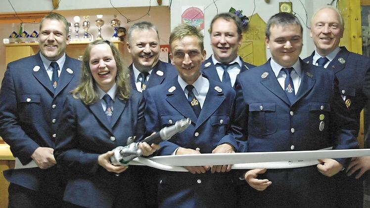 Sie bilden für sechs Jahre die neue Führungsspitze der Feuerwehr Speicherz. Foto: Stephanie Elm