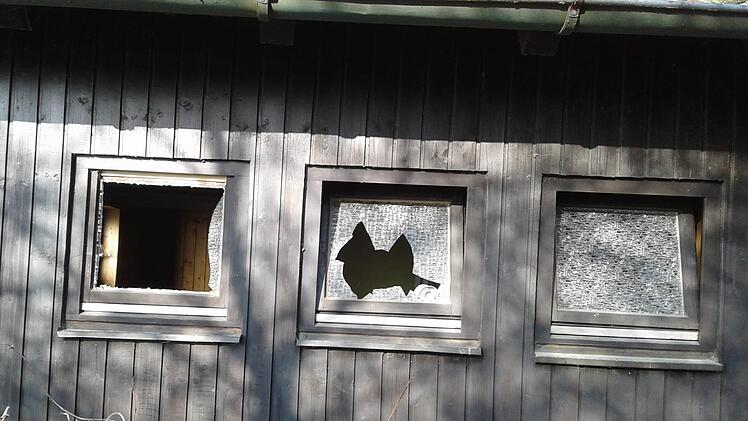 Vor Kurzem demolierten Vandalen das Toilettenhäuschen an der Kulmbacher Kieswäsch'. Foto: Archiv