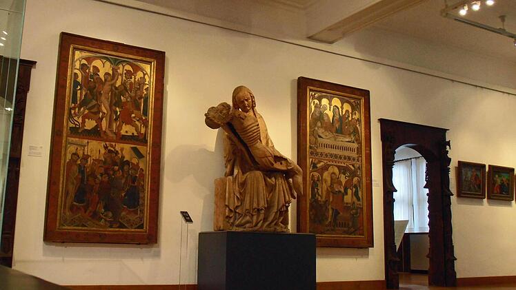 Gibt es auch in den Beständen der Coburger Kunstsammlungen Exponate mit unklarer Herkunft? Das soll ein Forschungsprojekt klären. Zum unstrittigen Altbestand dagegen zählt die Coburger Pieta (Mitte) aus dem 14. Jahrhundert. Foto: Archiv/Jochen Berger