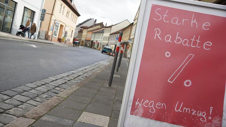 Ausverkauf: Ein Laden mehr verlässt Hammelburg. Fotos: Arkadius Guzy