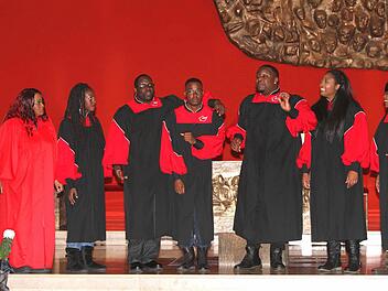 Die "Glory Gospel Singers" bei ihrem Auftritt in Ebelsbach Foto: Günther Geiling