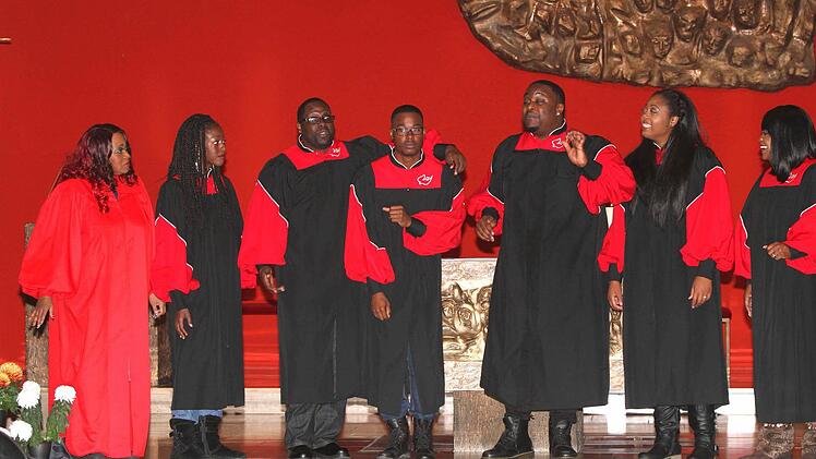 Die "Glory Gospel Singers" bei ihrem Auftritt in Ebelsbach Foto: Günther Geiling
