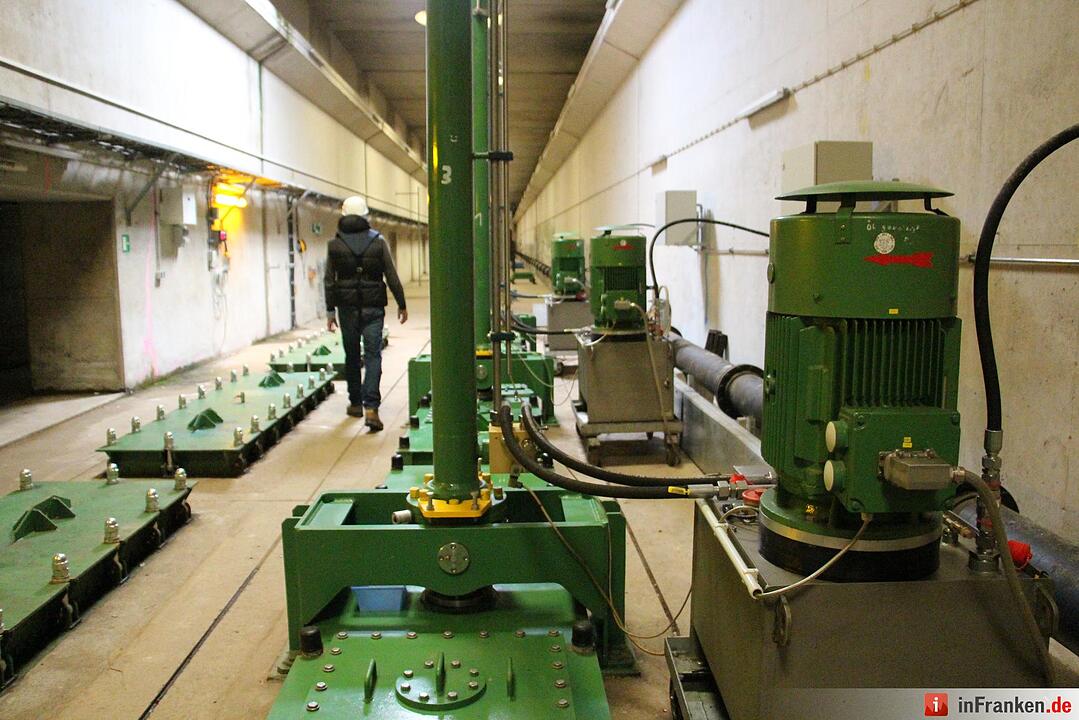 Auf Foto-Tour im  Inneren der Schleuse Erlangen