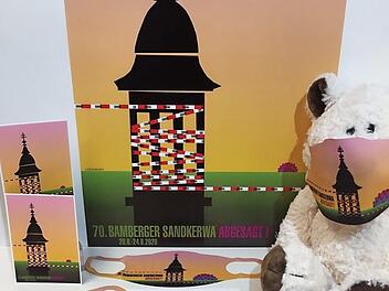 Die 70. Sandkerwa ist auf das nächste Jahr verschoben, aber das Corona-gemäß abgeänderte Motiv gibt es als Festabzeichen, Plakat und Postkarte sowie als originellen Mund-Nasen-Schutz.  Foto: p