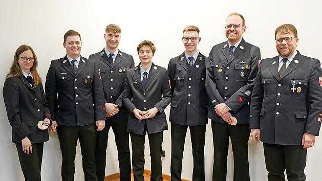 Ernennungen der aktiven Wehr (v.&nbsp;l.): Sabrina Scholz, Hannes Thiem, Kilian Rabenstein, Marie Prockl, Tobias Schulze, Julian Kaspar und Stefan Hassa.