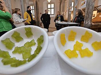 Den Bamberger Reiter als Gummibärchen gibt es in verschiedenen Fabren und Geschmacksrichtungen. Foto: Marion Krüger-Hundrup