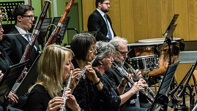 Impressionen vom Sinfoniekonzert der "Musikfreunde Neustadt".Foto: Jochen Berger