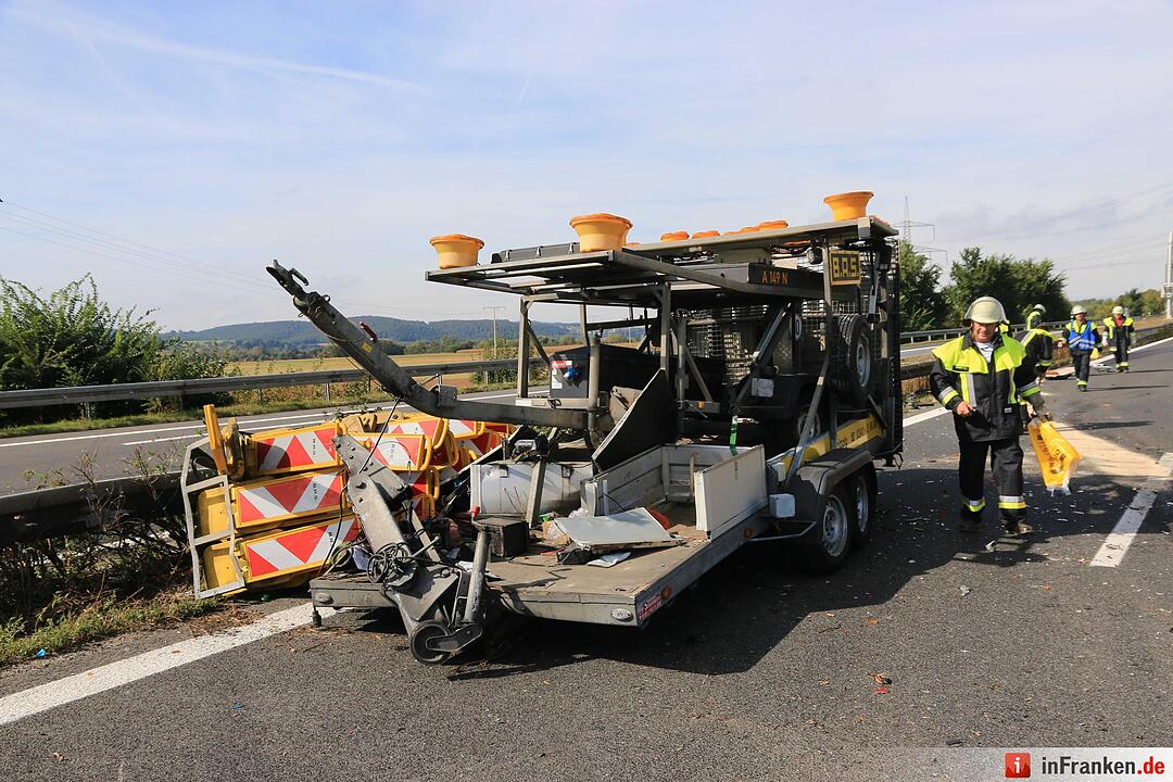 Lkw donnert in WarnleitanhŠnger von Wanderbaustelle - Autofahrer wenden eigenstŠndig und werden zu Geisterfahrern