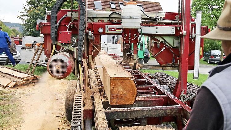 Einen Eindruck über die Holzverarbeitung vor Ort konnten sich die Besucher des Wald- und Holztages heuer wieder verschaffen.  Foto: Gerd Schaar