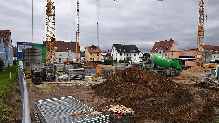 Baustellen aller Art an vielen Projekten - derzeit in HallstadtFoto: Ronald Rinklef