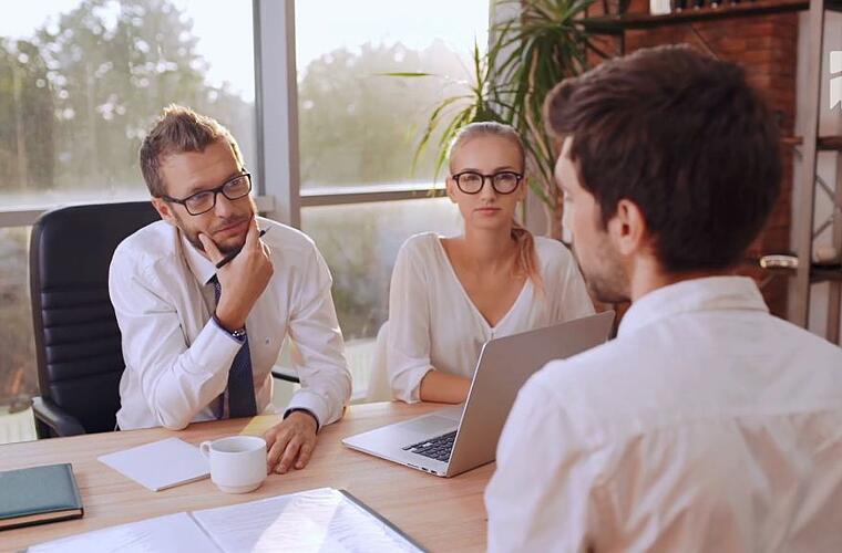 Bewerbungs-Tipps - Darf man beim Bewerbungsgespräch lügen?