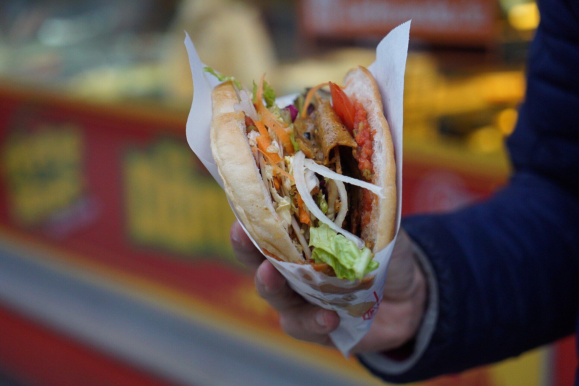 Kostenloser Döner Wer mehr als 106 Kilo wiegt, isst hier