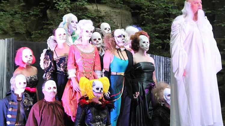 Walter Richter als Gott.