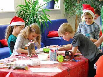 Gut betreut sind die die Kinderam Buß- und Bettag in der Wichtelwerkstatt der Alten Spinnerei (links).  Foto: Landkreisjugendarbeit