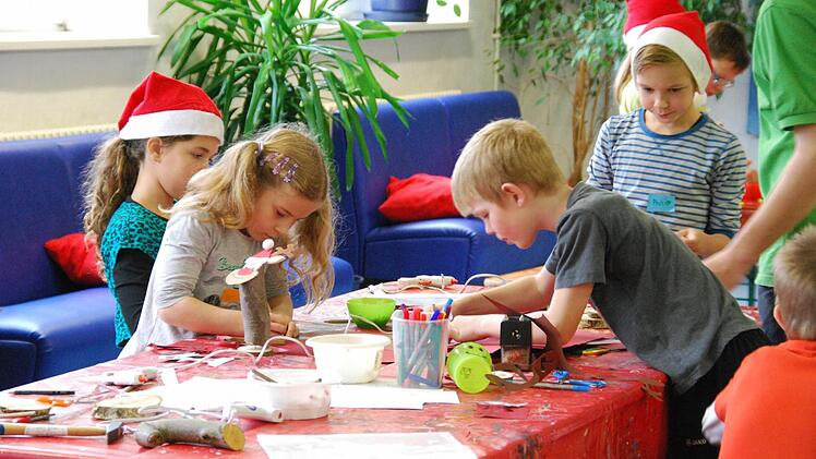 Gut betreut sind die die Kinderam Buß- und Bettag in der Wichtelwerkstatt der Alten Spinnerei (links).  Foto: Landkreisjugendarbeit