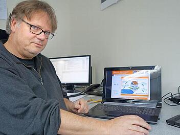 Architekt Andreas Halboth weiß als Energieberater, wo der Hausbesitzer Strom und Energie sparen kann. Das Interesse an solchen Verbesserungen sei aktuell bei Hausbesitzern groß, weiß er aus der täglichen Erfahrung. Foto: Heike Beudert