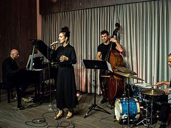 Faszinierender Auftritt: Niko Meinhold, Marie Séférian, Tim Kleinsorge und Javier Reyes (von links) gastierten bei "Leise am Markt".Jochen Berger