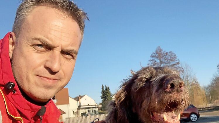 Frank Schulte mit seinem Hund Kliff, der im November verstorben ist.