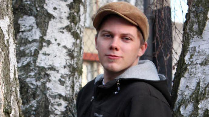 Das Video des Auftritts einer Poetry-Slammerin vom Mai 2013 wird drei Millionen Mal geklickt. Christian Ritter, der den Wettbewerb damals gewonnen hat, kann da im Netz nicht mithalten. Dennoch freut sich der Bamberger über den Erfolg. Foto: Anna Katharina Besserer Millionen