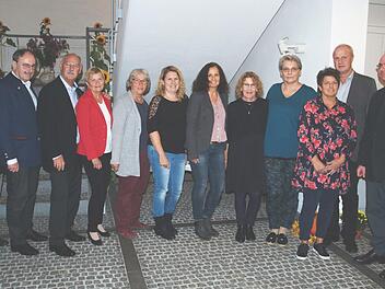Bürgermeister Gerald Brehm (2.v.r.) ist stolz auf die ehrenamtlichen Helfer des Hospizvereins.  Foto: privat