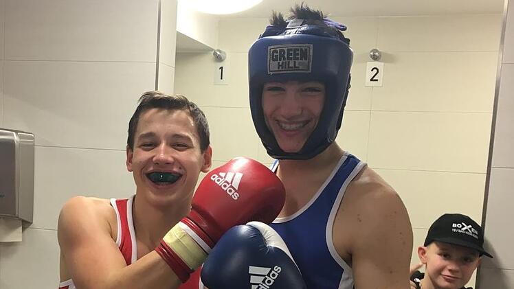 Gute Laune in der Umkleidekabine bei (von links) Max Neb, Louis Krassa und (im Hintergrund) Elias Leifels.Edgar Feuchter