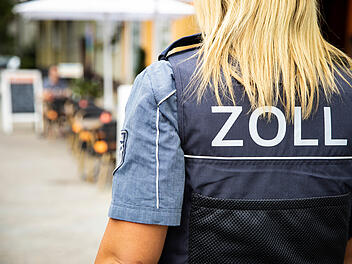 Zoll greift in Franken durch: Gnadenlose Razzia in Restaurant - Laden musste schließen