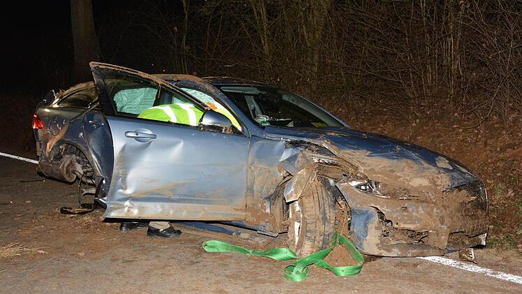 Schwerer Unfall auf der Staatsstraße 2189 bei Thurnau. Foto: Dagmar Besand
