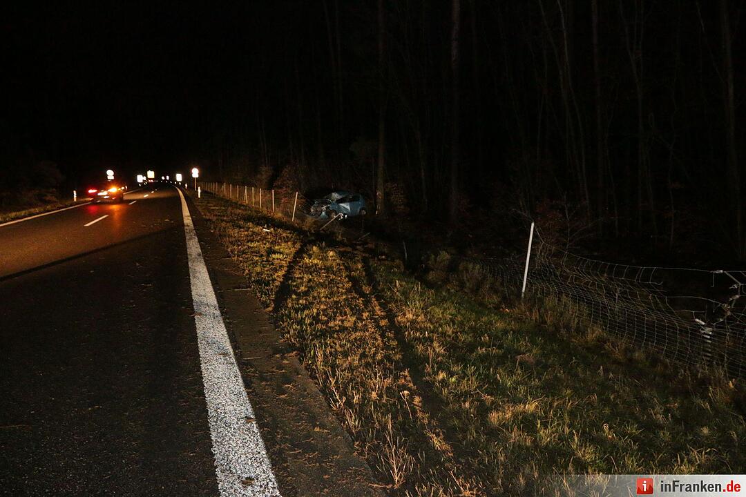 Unfall auf B505: Frau prallt mit Pkw gegen Baum