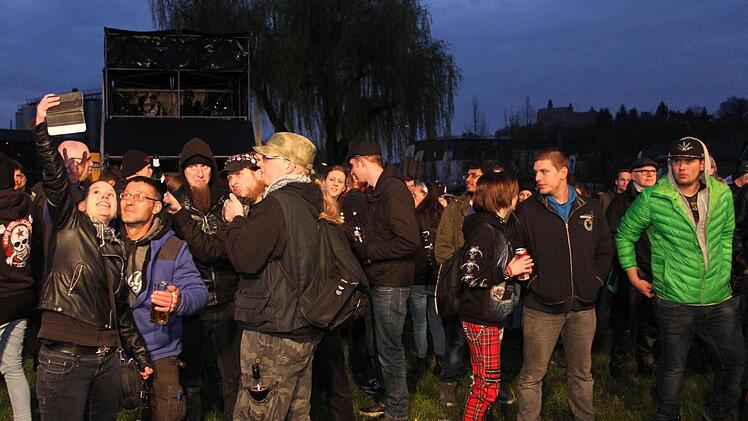 Die Stimmung war super. und die Band gab alles.