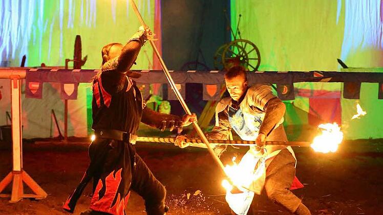 Feuerkämpfe um das Amulett. Foto: privat