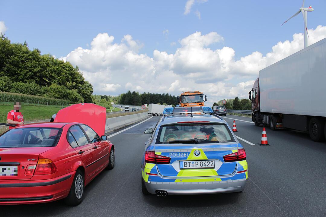 Pegnitz: Vater und Sohn rasen in Absicherungsfahrzeug
