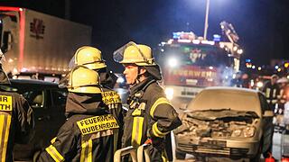 Zwei Autos und ein Lastwagen kollidieren auf A73