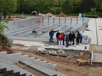 Eine der größten Investitionen ist die Freibadsanierung. 1,2 der 3,3 Millionen Gesamtkosten stehen im Haushalt 2013. Foto: Andreas Dorsch