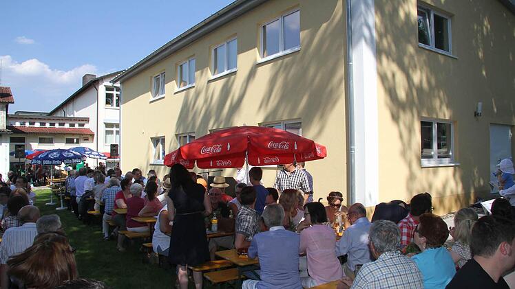 Endlich ist es soweit: Das Probenheim in Küps ist fertig. Die Einweihung wurde mit einem kleinen Fest gefeiert.