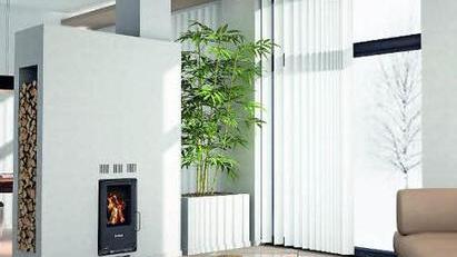 Gefragt sind Ofenvarianten, die sich durch ihr geradliniges Design ins Mobiliar integrieren lassen. Hier ein Beispiel von Bruderus (Heizeinsatz ca. 3000 Euro).  Foto: Bruderus