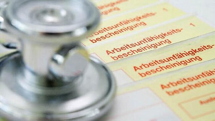 In der Region holen sich die Arbeitnehmer immer noch überdurchschnittlich oft eine Arbeitsunfähigkeitsbescheinigung von ihrem Arzt. Der Krankenstand liegt im Schnitt bei rund 15 Tagen pro Jahr. Foto: Archiv