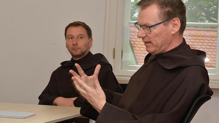 Provinzial Pater Dieter Lankes (rechts) und Provinzprokurator Frater Günter Benker im FT-Gespräch Archivfoto: Ronald Rinklef